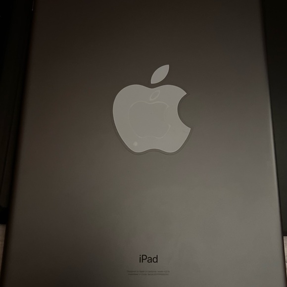 IPAD Bundle!!! - Picture 1 of 6